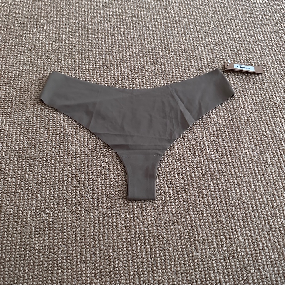 Skims Desert Naked Dipped Thong, Size Medium NWT